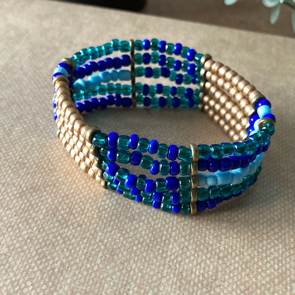 Vintage Avon 2011 Turquoise Beaded Stretch Bracelet Blue Gold Tone Boho